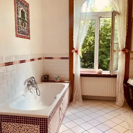 La Tour D'héloïse - 10' De Bruxelles 3*