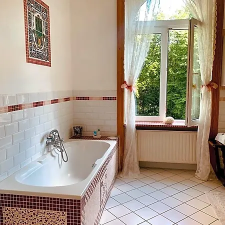 La Tour D'heloise - 10' De Bruxelles B&B